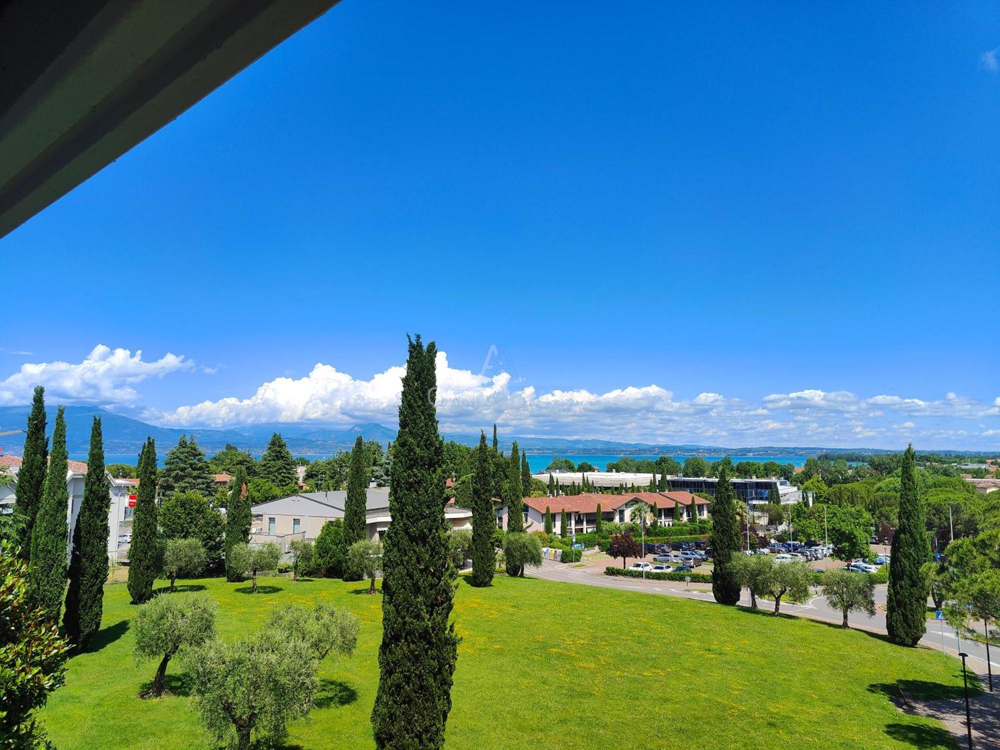 Ossidiana Apartment - Vista Lago - Centrico سيرمِيوني المظهر الخارجي الصورة