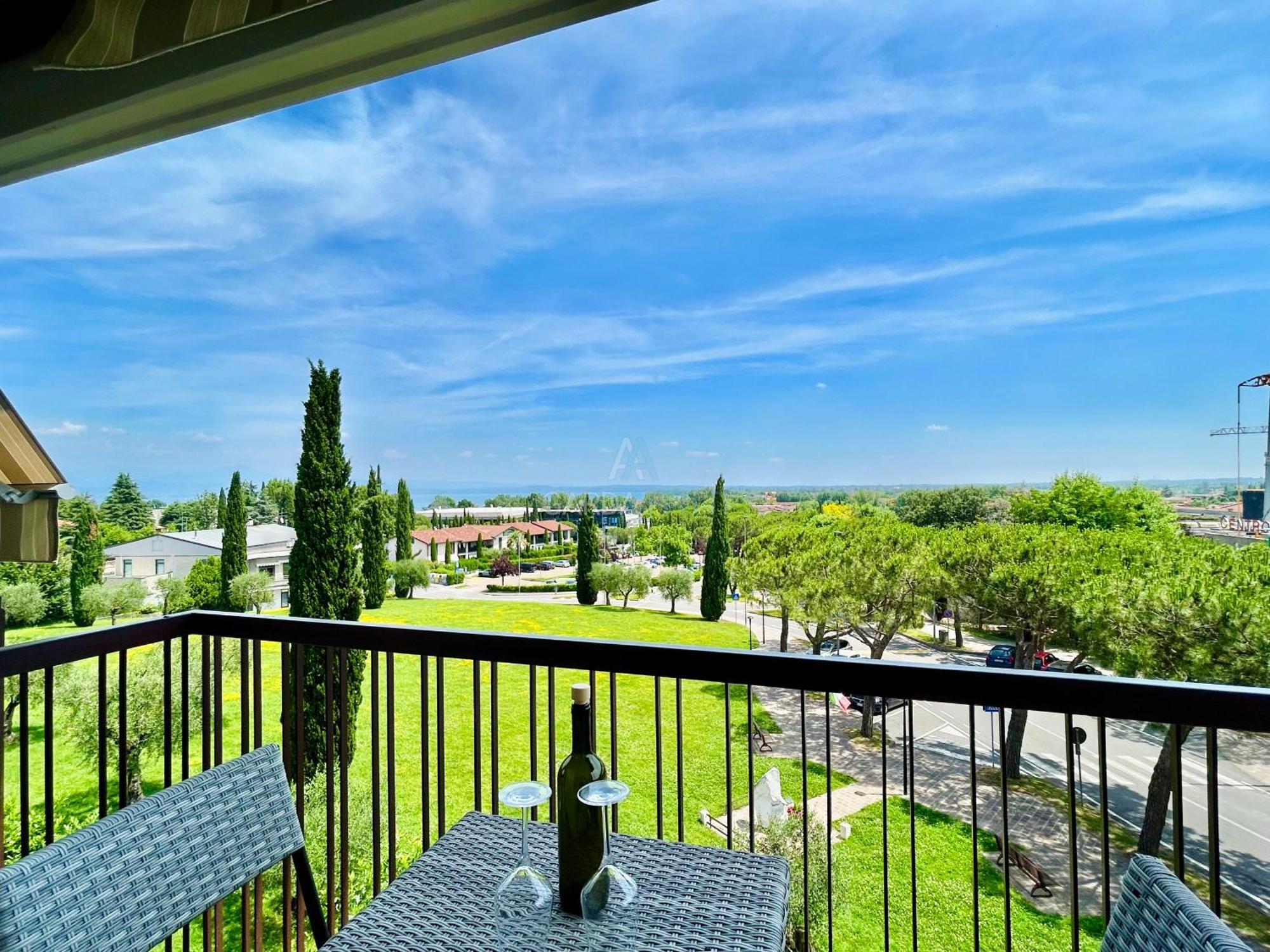 Ossidiana Apartment - Vista Lago - Centrico سيرمِيوني المظهر الخارجي الصورة